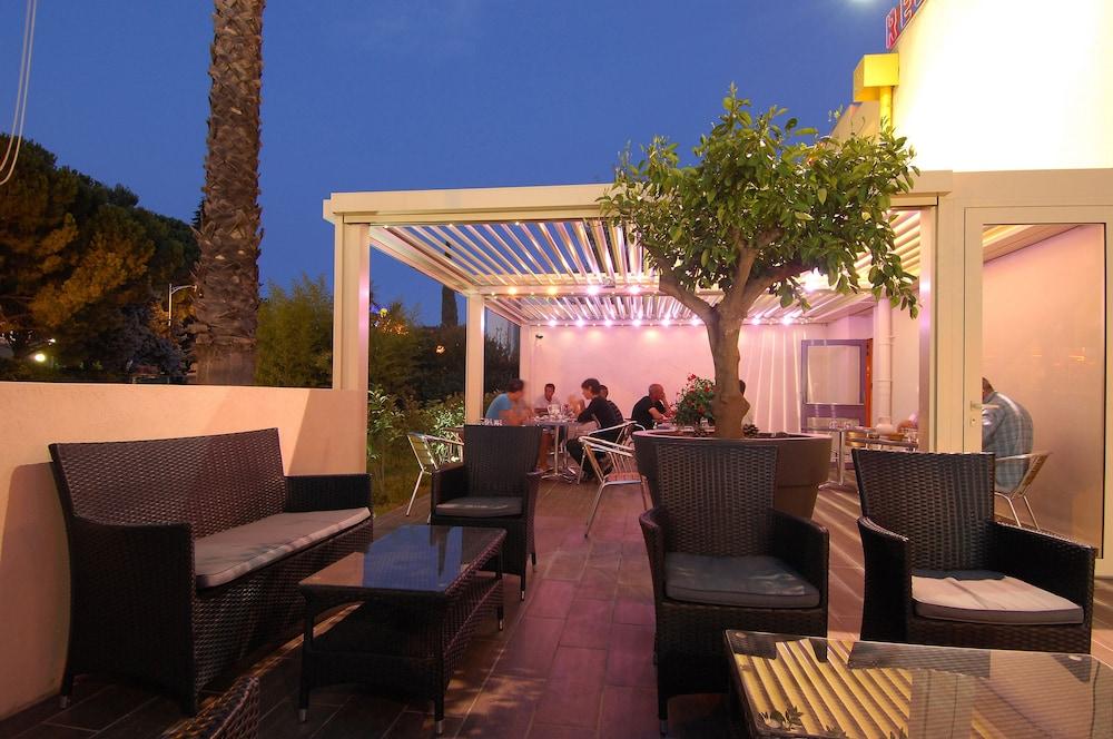 The Originals City, Hotel Nimes Costieres, Ex Inter Hotel Exterior photo